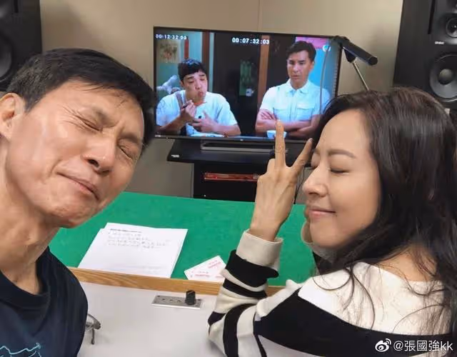 港版《天龍八部》「慕容」父子重聚，兩人狀態極佳，年齡僅差4歲