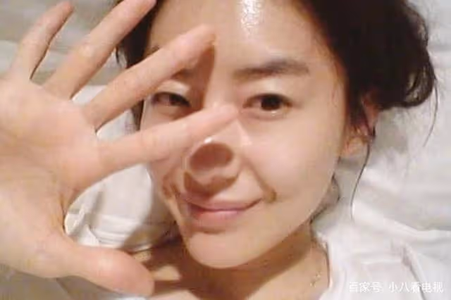 這些美女演員在忙啥？「眼淚女王」尹晶喜復出，「美七」打高爾夫