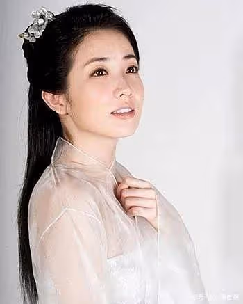 這些美女演員在忙啥？「眼淚女王」尹晶喜復出，「美七」打高爾夫