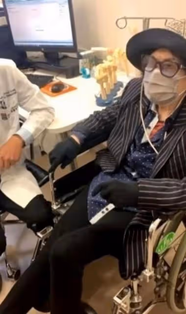 傷勢嚴重！歌手李玟曝媽媽遭野豬襲擊後現狀，手骨全碎打滿了釘子