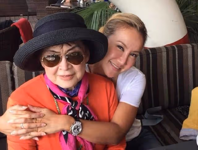 傷勢嚴重！歌手李玟曝媽媽遭野豬襲擊後現狀，手骨全碎打滿了釘子