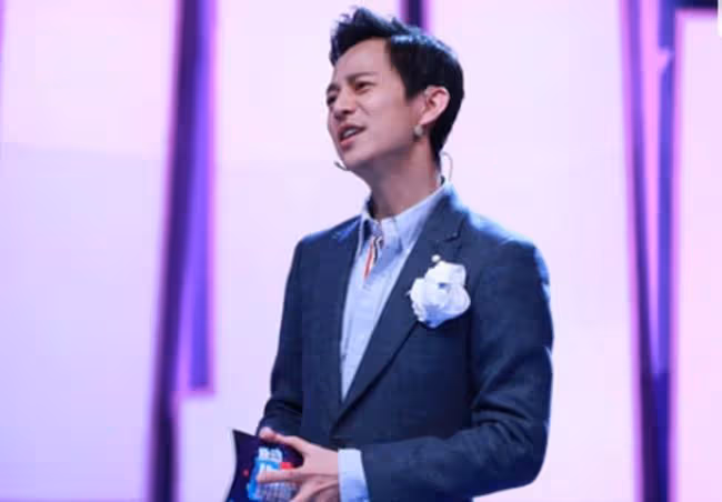謝娜在家曬女兒，未來事業很迷茫，當下日子很快樂