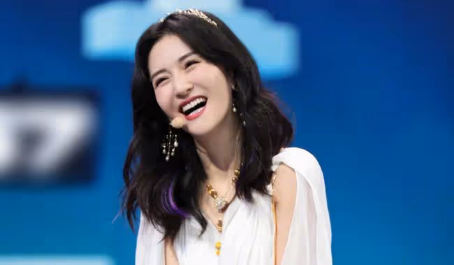 謝娜在家曬女兒，未來事業很迷茫，當下日子很快樂