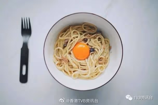 周柏豪隔離期曬半裸照！馮盈盈太空館打卡發表單身宣言