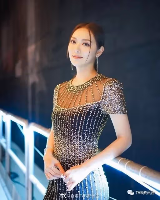 周柏豪隔離期曬半裸照！馮盈盈太空館打卡發表單身宣言