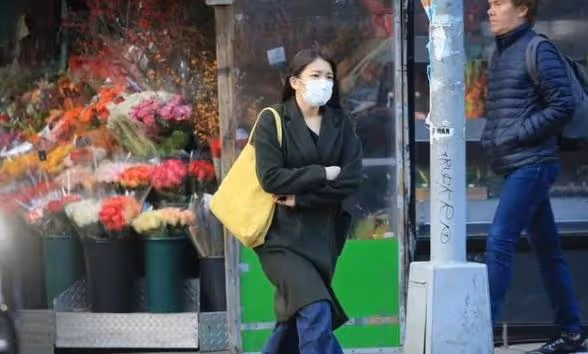 真子工作沒著落，駙馬爺工資不夠交房租，外出羽絨服都沒穿