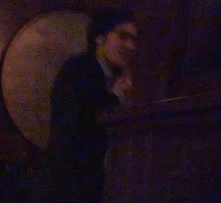 真子工作沒著落，駙馬爺工資不夠交房租，外出羽絨服都沒穿