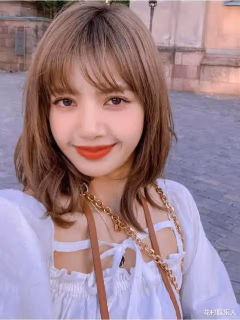Lisa被確診感染之後，關於她的消息都是呈現兩面派的！