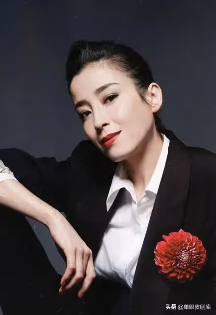 丈夫跟著她改姓，這個女人的一生都不簡單