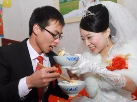 女孩檢查出重病想放棄治療，嫂子拿出三年積蓄後，眾人紛紛稱讚