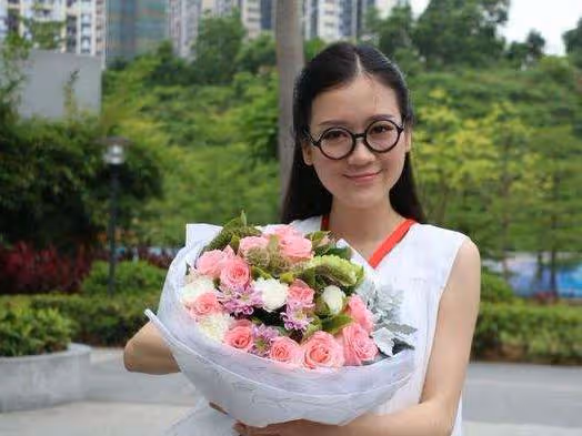 前夫再婚，我不請自來，婚禮上婆婆說了一句話，我忍不住流淚滿面