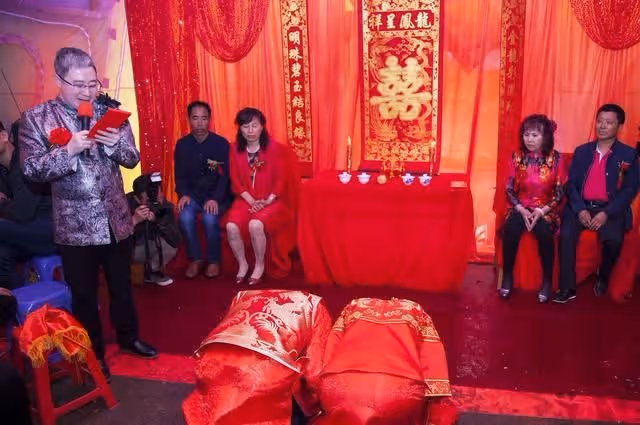 發小結婚我送2000，我結婚她沒來，半年後遇見才知：我不配做朋友