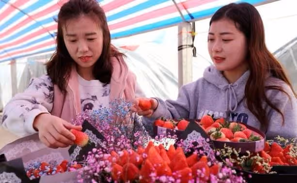 跟女兒去超市買東西忘了帶錢，女兒無意說一句話，我回家怒提離婚