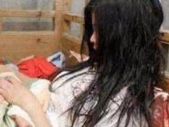 6歲女兒離家出走，12年後丈夫病逝，妻子整理遺物才知當年原委