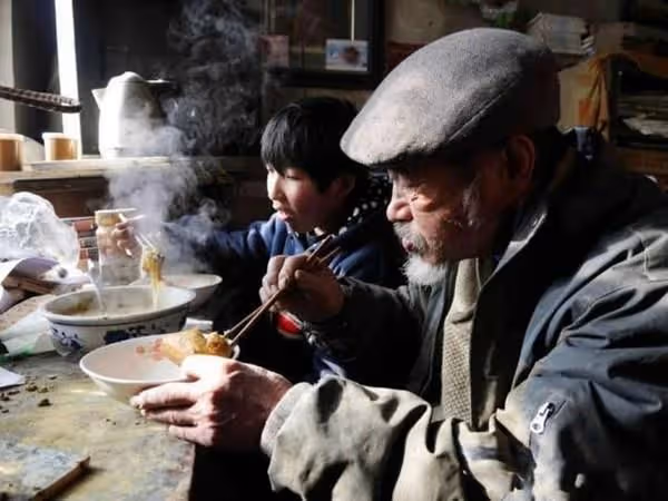 民間故事：老漢病危又突然痊癒，好後性情大變，先生：不是他本人
