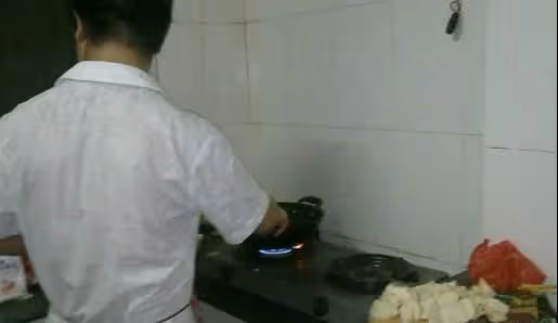 婚禮前，男友帶我回他家吃飯，他體貼幫我夾菜，回家後我決定悔婚