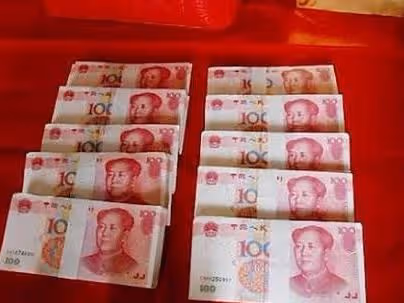 遠嫁兩年沒回家，我送媽金戒指，打電話忘掛斷，聽到對話我寒心了