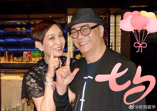 攜手走過25年！妻子曬合照慶祝銀婚，歐陽震華花白鬍子出鏡顯蒼老
