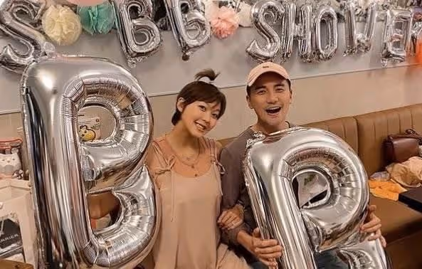恭喜！香港著名女星懷孕9個月臨盆在即，穿5厘米高跟鞋堅持工作