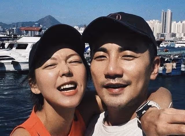 恭喜！香港著名女星懷孕9個月臨盆在即，穿5厘米高跟鞋堅持工作