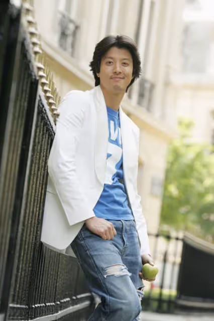韓國渣男李東健：拍一部戲愛一個女演員，總能讓合作對手變成女友