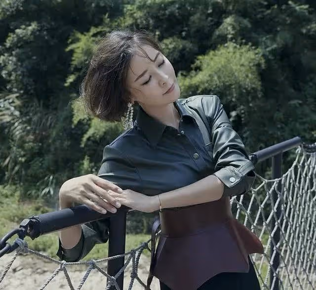 「京圈紅星」柯藍的肆意人生,家世堪比韓雪,49歲孑然一身
