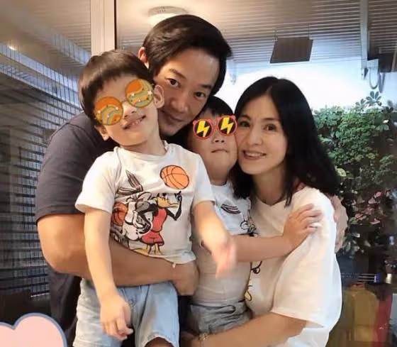 巔峰時退圈，復出後一直有人捧，楊采妮為何有如此大的魅力