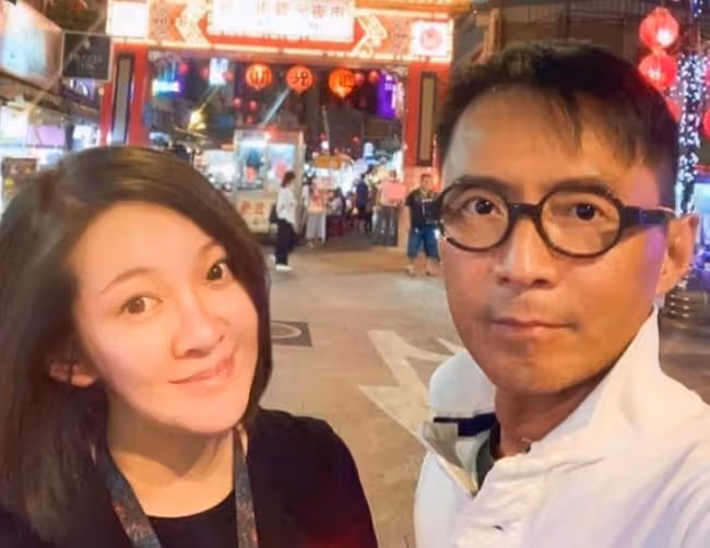 呂方攜小16歲富婆妻子參加聚會，杜德偉夫婦露面，差24歲無違和感