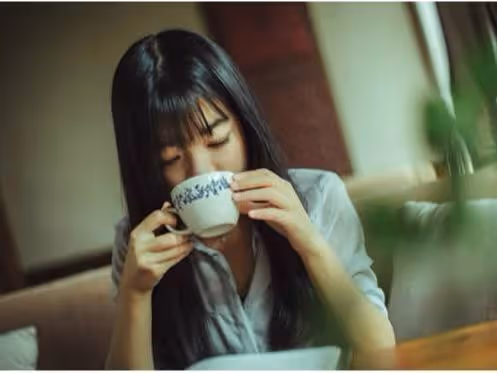 兒子娶得高學歷老婆，兒媳給孫子洗澡時的舉動，讓我左右為難！