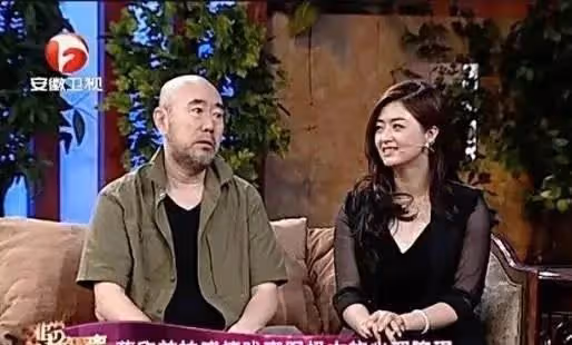 隨著天龍八部的熱播，蔣欣則憑藉出色的表現，火遍大江南北