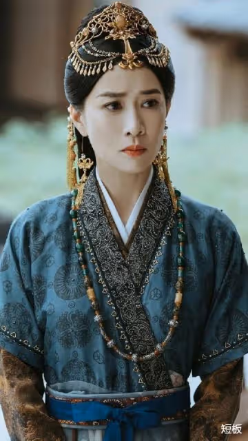 亞視和TVB真正的女神，2個角色火遍大江南北，51歲為養子操碎了心