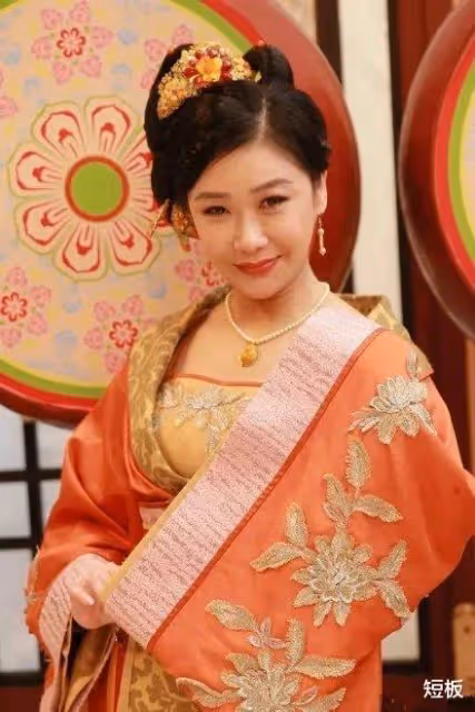 亞視和TVB真正的女神，2個角色火遍大江南北，51歲為養子操碎了心
