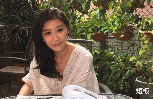 亞視和TVB真正的女神，2個角色火遍大江南北，51歲為養子操碎了心