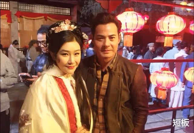 亞視和TVB真正的女神，2個角色火遍大江南北，51歲為養子操碎了心