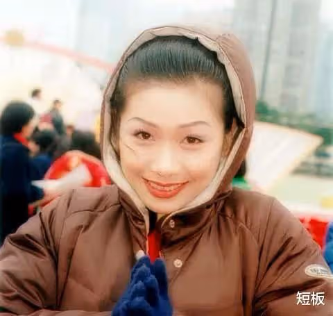 亞視和TVB真正的女神,2個角色火遍大江南北,51歲為養子操碎了心