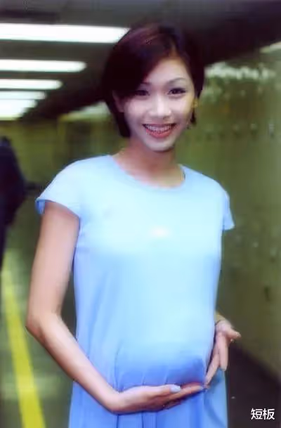 亞視和TVB真正的女神,2個角色火遍大江南北,51歲為養子操碎了心