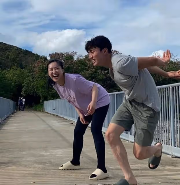 不避嫌!TVB小花陳瀅回港即約緋聞男友周嘉洛,相約看日落超浪漫