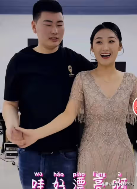 陳亞男直播帶貨受阻，攜父母回家受冷落，這回是跟大衣哥徹底鬧掰