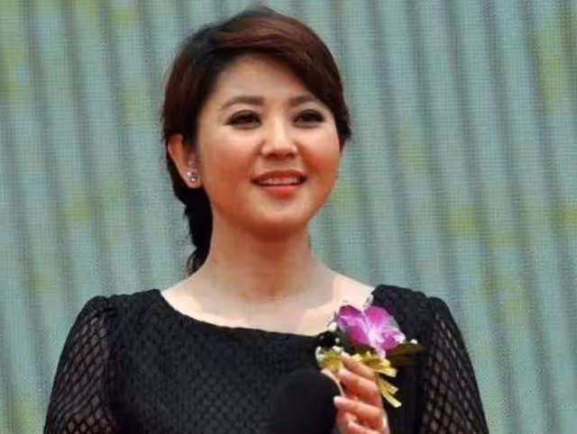 她當了15年央視主持人，沒想到只是臨時工？離開後又被高薪請回來