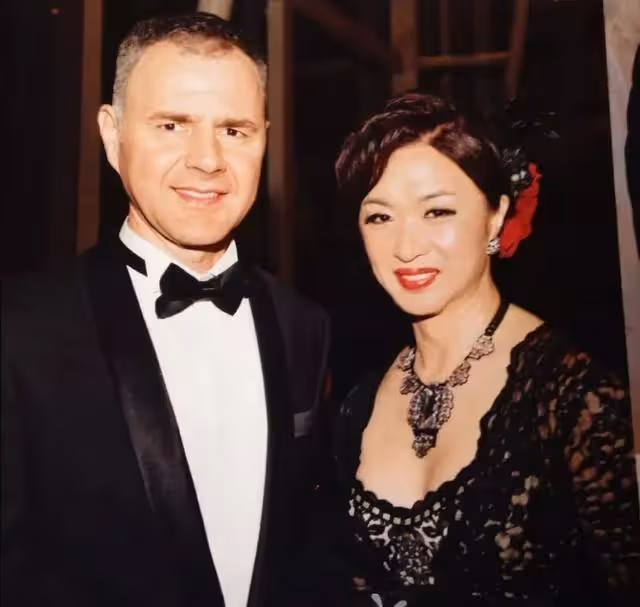 為領養兒子和丈夫離婚,如今21年過去了,金星的三個孩子怎樣了?