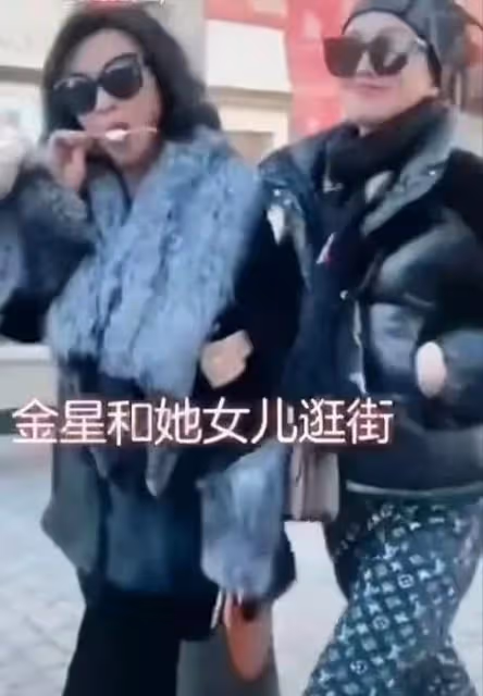 為領養兒子和丈夫離婚,如今21年過去了,金星的三個孩子怎樣了?