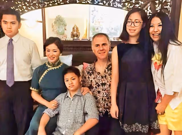 為領養兒子和丈夫離婚,如今21年過去了,金星的三個孩子怎樣了?