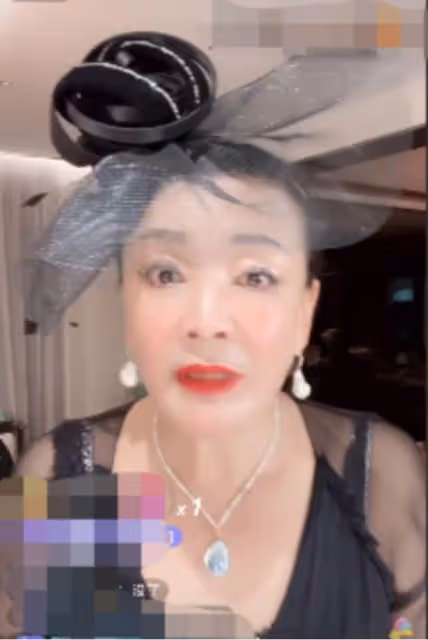 汪小菲大S離婚後，母親張蘭被氣病倒，在直播間情緒失控怒懟網友