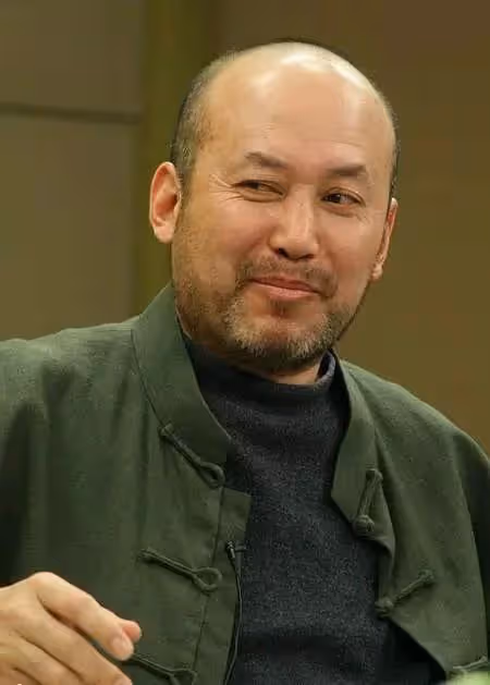 著名演員郭達:娶大一歲的妻子也幸福,一番話曾讓蔡明眼含淚水