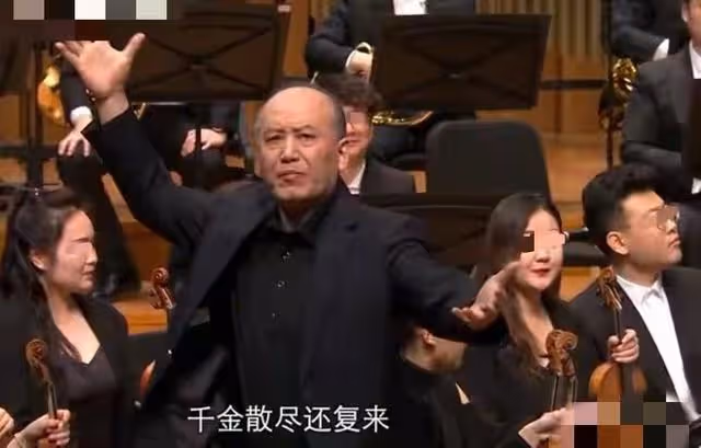 著名演員郭達:娶大一歲的妻子也幸福,一番話曾讓蔡明眼含淚水