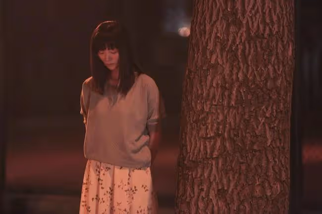 我，19歲，偷情未遂，渾身赤裸躲在一張床下…