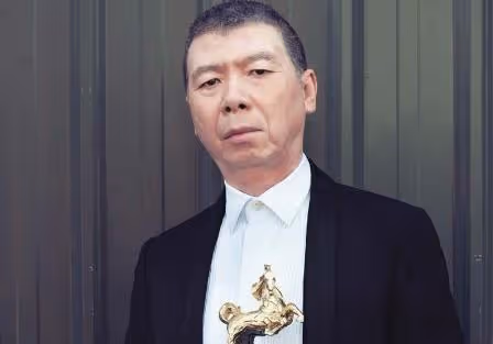 馮小剛炮轟李晨並讓他滾出娛圈，李晨則不留情面回懟，發生了啥？
