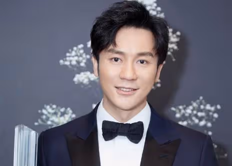 馮小剛炮轟李晨並讓他滾出娛圈，李晨則不留情面回懟，發生了啥？
