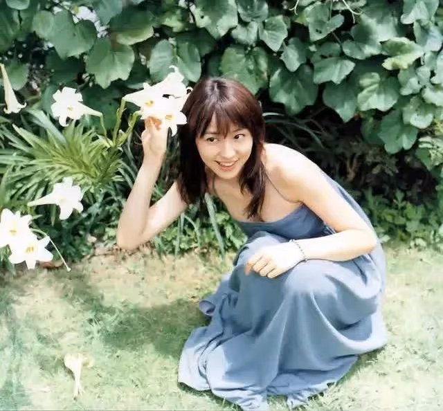 她13歲穿泳裝出道，為證明自己跳恆河、剃光頭，終於打破「花瓶」人設!