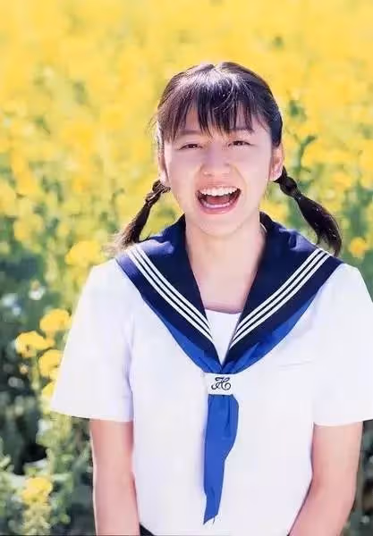 她13歲穿泳裝出道，為證明自己跳恆河、剃光頭，終於打破「花瓶」人設!